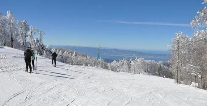 SCI | A Gambarie la festa sulle nuove piste con Kristian Ghedina