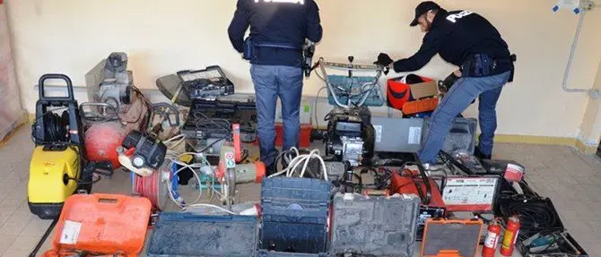 Catanzaro, attrezzi rubati ritrovati in un alloggio di viale Isonzo