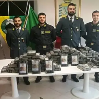 Gioia Tauro crocevia della droga, sequestrati oltre 100 chili di cocaina