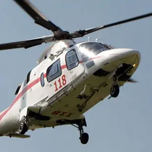 Ha un malore, l'ambulanza non c'è. Arriva l'elisoccorso