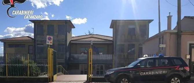 Carenze igieniche nella mensa della scuola primaria di Cortale