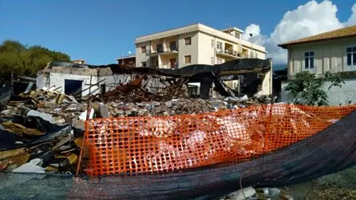 Amianto a Gallico, da 35 giorni ancora sulla spiaggia