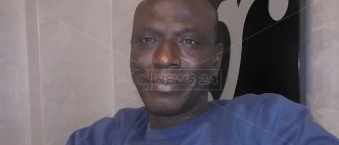 Ibrahima, il mediatore culturale che combatte il razzismo con la gentilezza