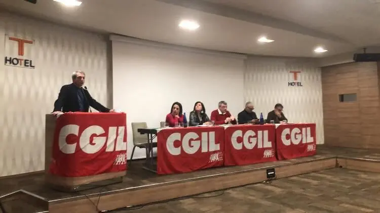 Cgil: «Scontro sanità intollerabile, presto mobilitazione»