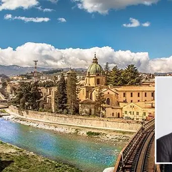 Bonisoli nel centro storico di Cosenza accompagnato dal senatore Morra