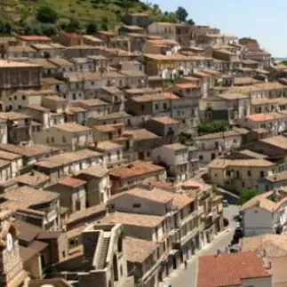 Rifiuti, Cerchiara comune moroso. L'opposione:«Che fine hanno fatto i nostri soldi?»