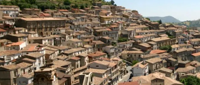 Rifiuti, Cerchiara comune moroso. L'opposione:«Che fine hanno fatto i nostri soldi?»