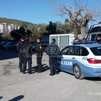 Blitz in viale Isonzo: trovata la custodia del fucile rubato a un agente