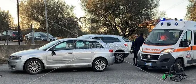 Vibo Valentia, auto travolge ciclisti lungo la statale 18