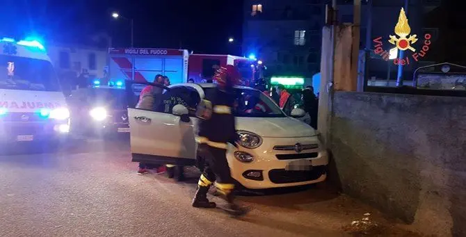 Finisce fuori strada con l'auto, un ferito a Catanzaro