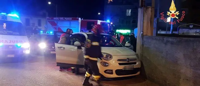Finisce fuori strada con l'auto, un ferito a Catanzaro