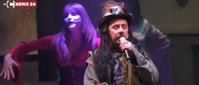 Maurizio Casagrande strega Reggio con la commedia Mostri a parte