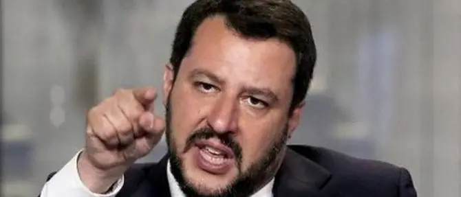 Migranti, Salvini: «Mai complice dei trafficanti di esseri umani»
