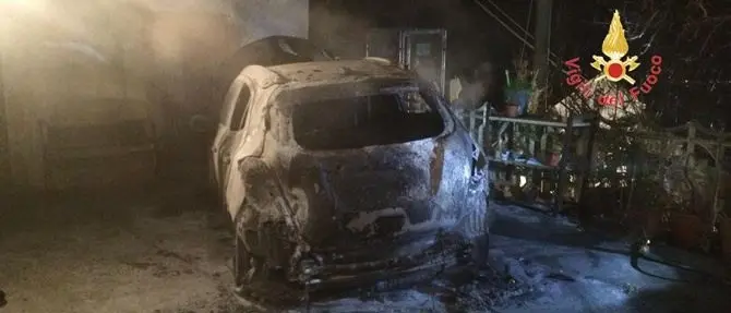 Tiriolo, in fiamme l'auto di un assessore comunale