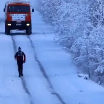 Corre per 40 chilometri a -52 gradi, l’impresa siberiana dell’italiano Venturini