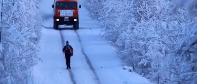 Corre per 40 chilometri a -52 gradi, l’impresa siberiana dell’italiano Venturini