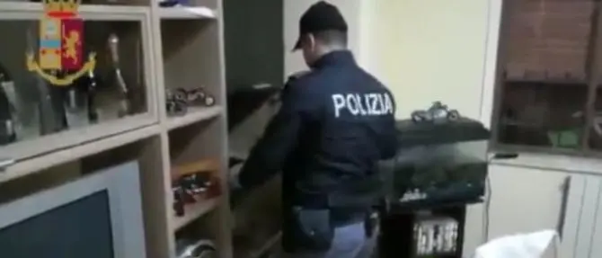 Droga e armi, sgominato clan siculo-calabrese: 17 arresti