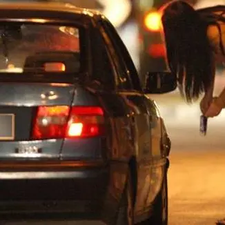 Accompagnava ragazze a prostituirsi, arrestato 60enne a Lamezia