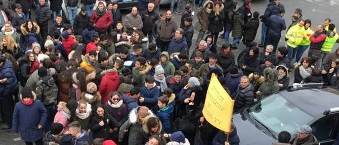 Fabrizia, l'unica banca chiude e il paese scende in piazza