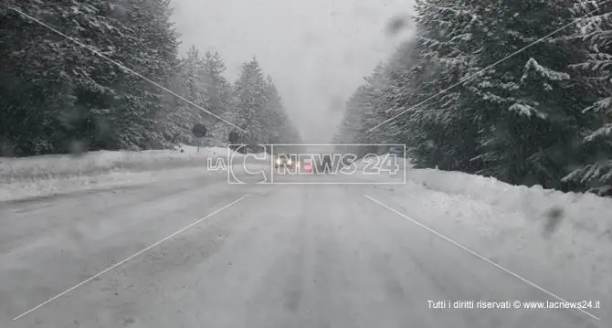 Cosenza, temperature in picchiata e nevicate oltre gli ottocento metri