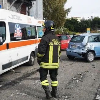 Scontro tra auto a Crotone, cinque feriti: c'è anche un bimbo