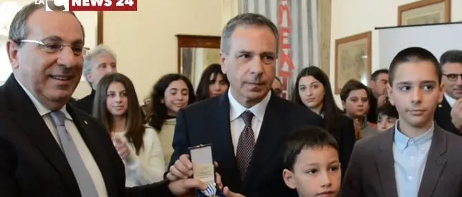 Due anni in un campo di prigionia, Medaglia d'onore alla memoria