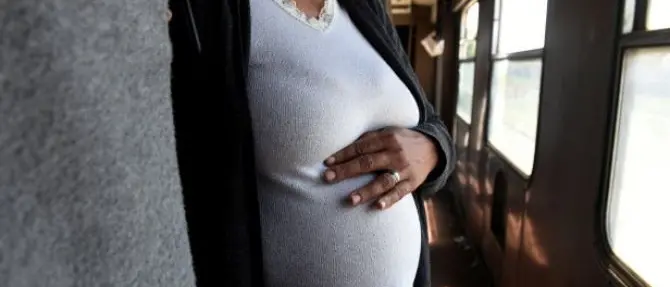 Immigrata incinta perde il figlio dopo l’espulsione dal Cara di Crotone