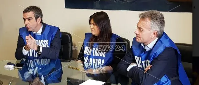 Forza Italia spegne 25 candeline, festa anche a Cosenza