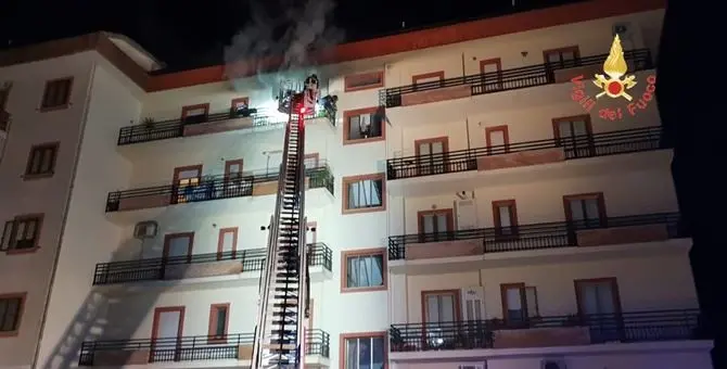 In fiamme un'abitazione di Catanzaro