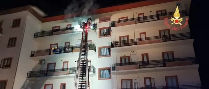 In fiamme un'abitazione di Catanzaro