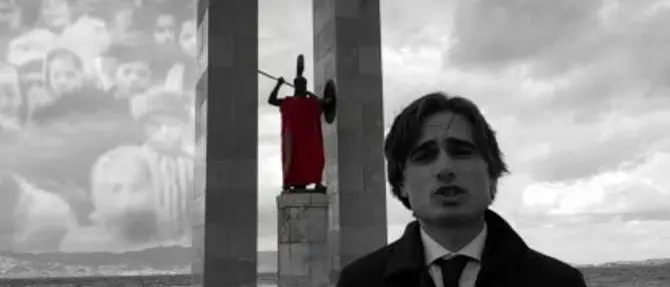 Reggio veste di rosso la dea Atena per non dimenticare anche gli olocausti moderni