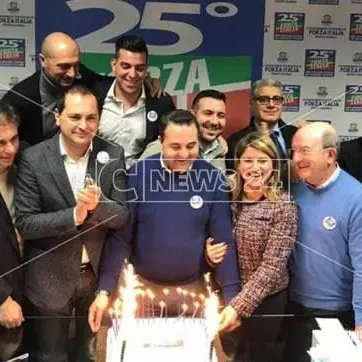 Fi festeggia i 25 anni e Cannizzaro e Siclari tornano amici. Giallo su Arruzzolo