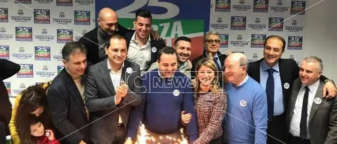 Fi festeggia i 25 anni e Cannizzaro e Siclari tornano amici. Giallo su Arruzzolo