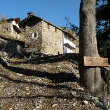 Borgo di montagna in vendita sul web