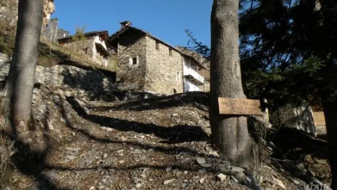 Borgo di montagna in vendita sul web