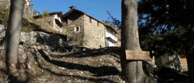 Borgo di montagna in vendita sul web