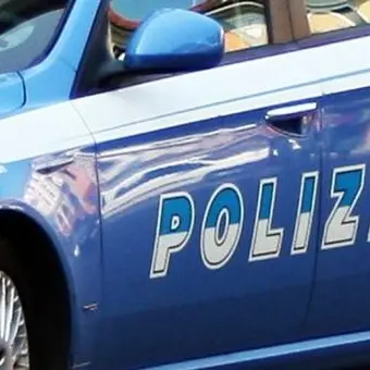 Siderno, lega il cane con una corda al collo e aggredisce gli agenti