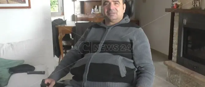 La vita di Antonio distrutta da un tuffo: «In Calabria noi disabili siamo fantasmi»