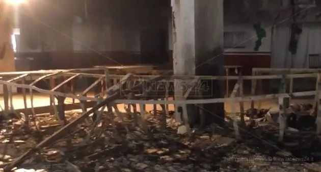 Estorsione mafiosa a Marina di Sibari: incendi e minacce per piegare un imprenditore\n