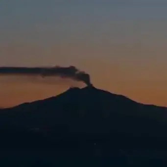 Dallo Stromboli all’Etna, il video mozzafiato che spopola sul web