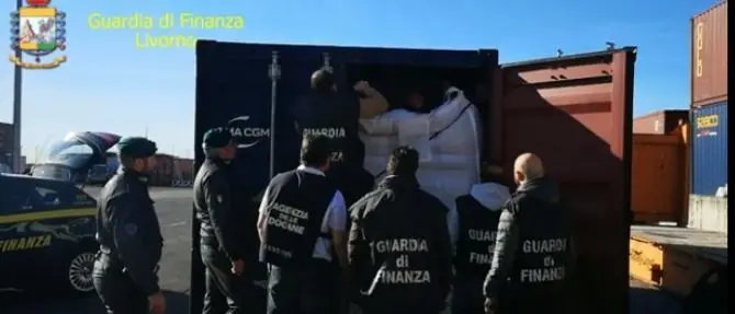 650 chili di cocaina tra i sacchi di caffè, maxi-sequestro a Livorno