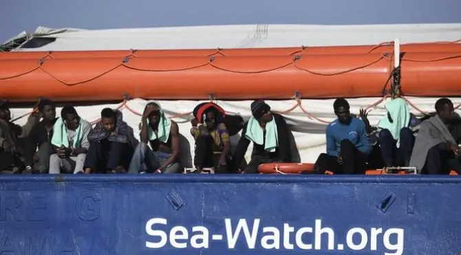 Migranti, si sblocca la vicenda Sea watch: rotta verso Catania