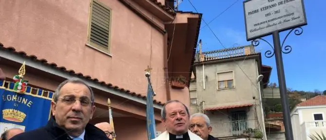San Luca omaggia padre Stefano De Fiores, intitolata una via