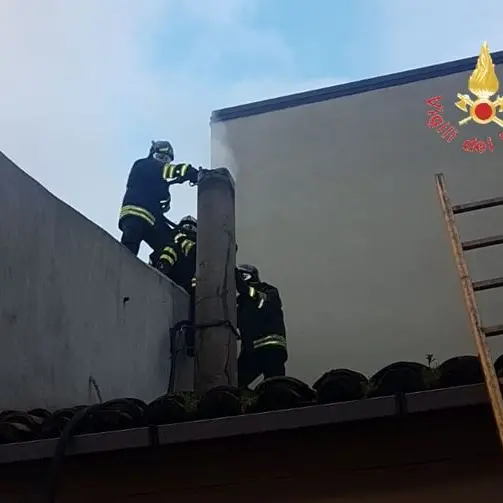 Incendio divampa nella canna fumaria di una casa a Borgia