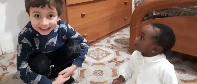 Crotone come Castelnuovo, i migranti cacciati dal Cara accolti dai cittadini