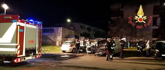 Notte di fuoco a Catanzaro, cinque auto date alle fiamme