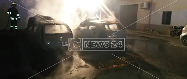 Ancora un incendio doloso nella notte a Corigliano-Rossano