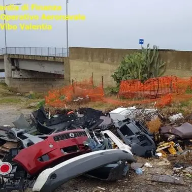Discarica a cielo aperto nei pressi di un torrente, una denuncia