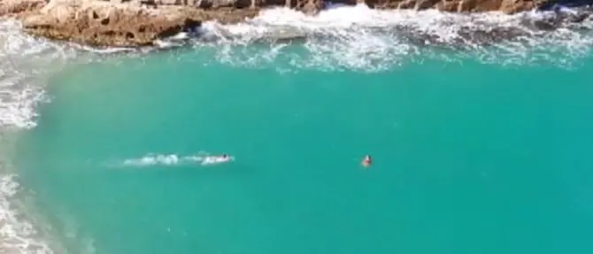 Calabria, meteo impazzito: bagni a Tropea, scuole chiuse altrove