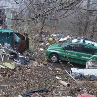 Discarica abusiva nella periferia di Catanzaro: una denuncia